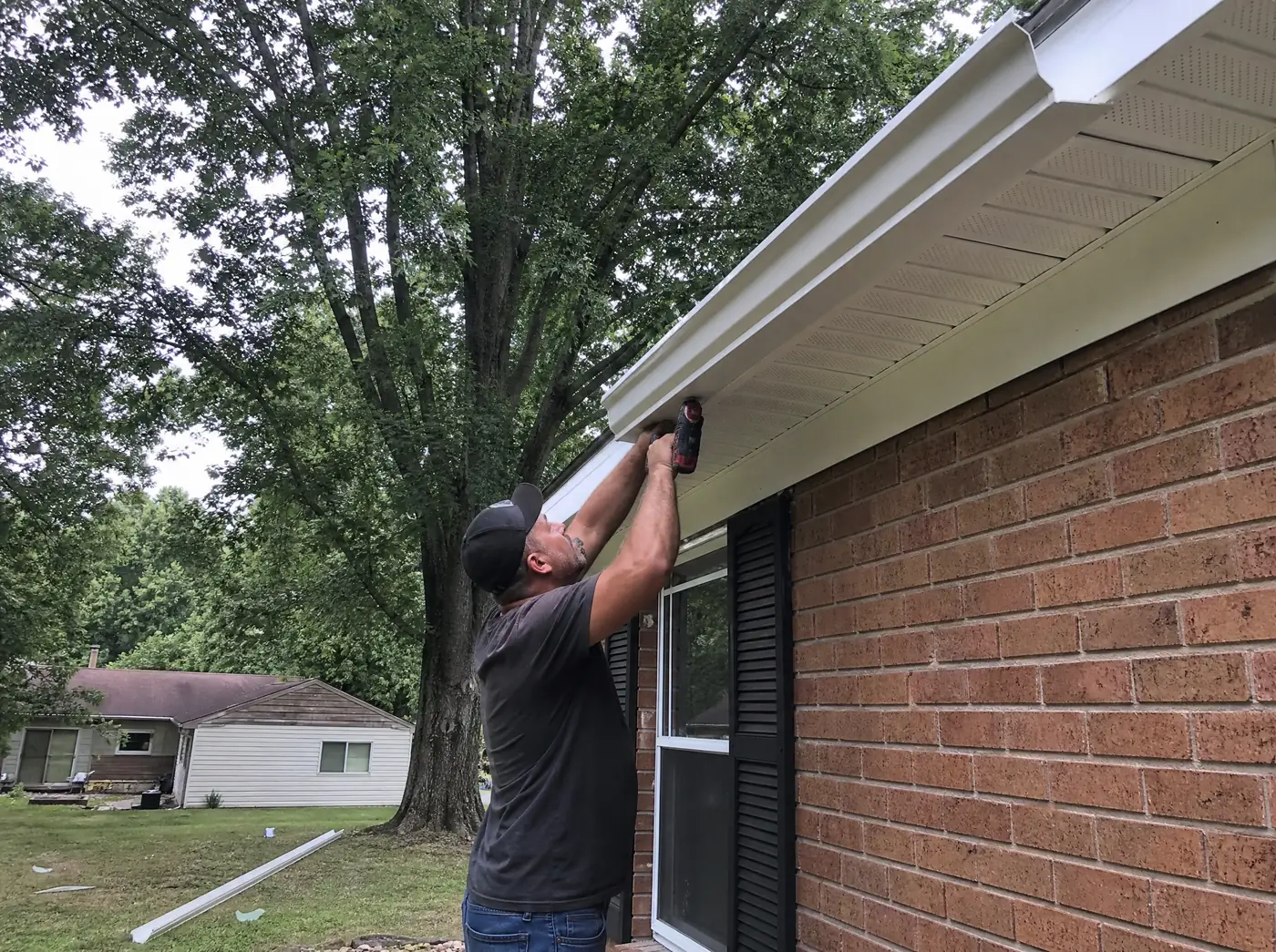 Seamless gutter and fascia replacement on a Springfield Missouri home