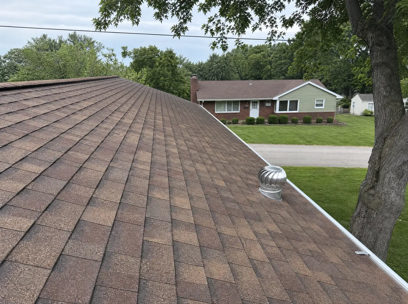 The same northwest Springfield MO house after a full architectural shingle roof replacement